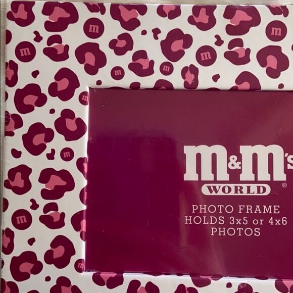 NWT M&M’s World leopard picture frame collectible - Picture 2 of 3